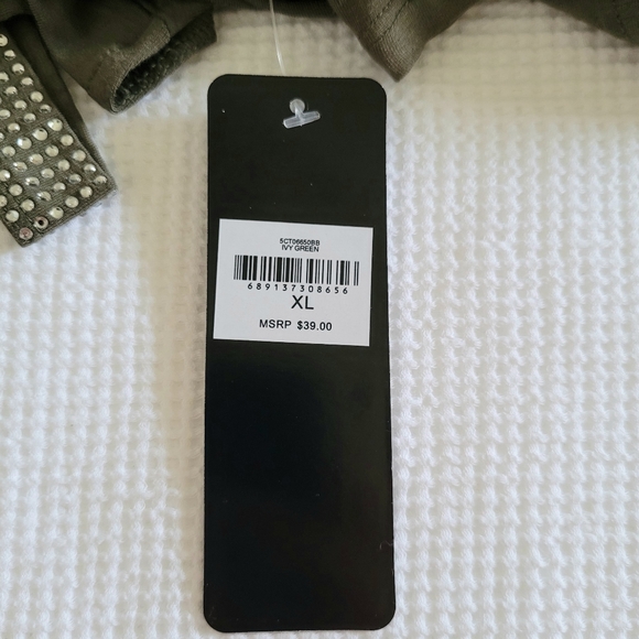 bebe Ivy Green💚 Top w/Cutout✂️ Sleeve Detail-NWT - Picture 14 of 14